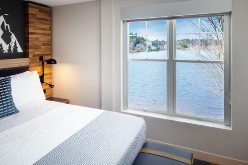 Hotel Saranac Waterfront Lodge