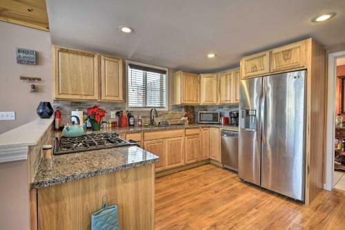 Hidden Lakefront Retreat Fire Pit And Fishing Dock!