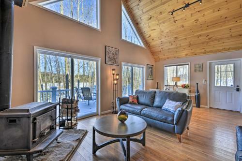 Hidden Lakefront Retreat Fire Pit And Fishing Dock!