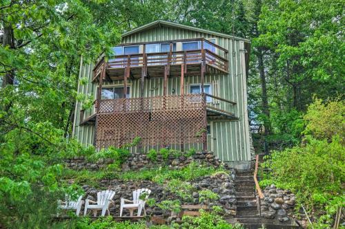 Quiet Cabin On Glen Lake With Boat Dock And Deck!