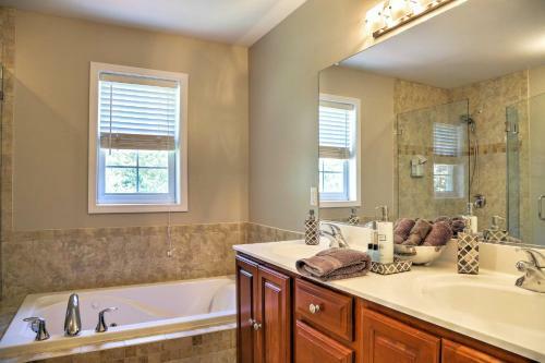 Colonial Style Warwick Retreat - 1 Hour To Nyc!