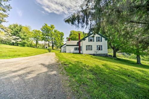 Historic Farmhouse With Deck In The Catskills!