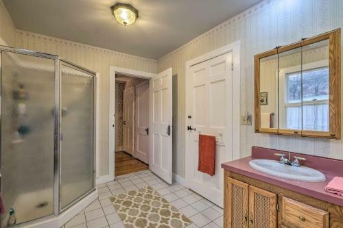 Historic Farmhouse With Deck In The Catskills!