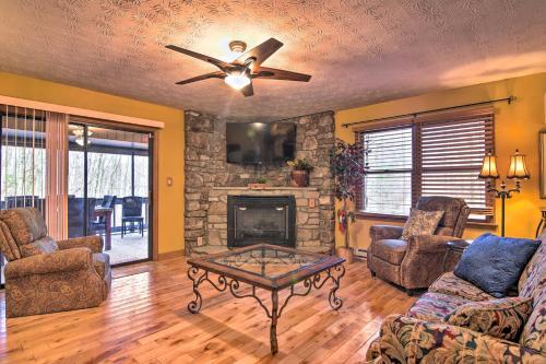 Luxury Asheville Home With Game Room, Fire Pit And Deck