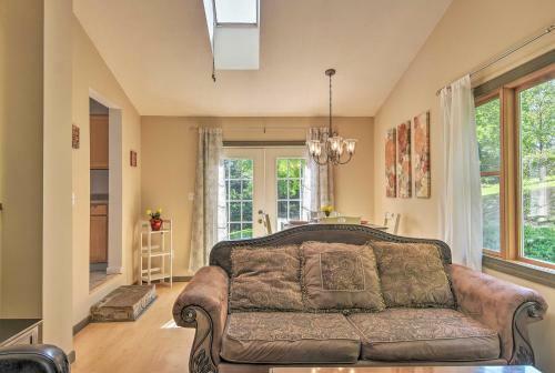 Arden Cottage With Fire Pit - 11 Mi To Asheville