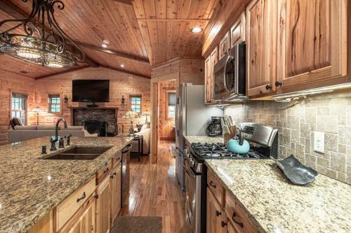 Cool Stream Lodge Cabin