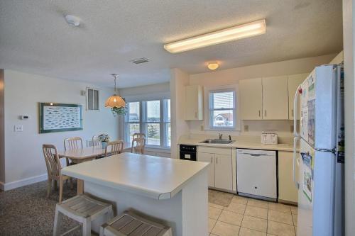 41057-2 Hwy 12 Islander Condo