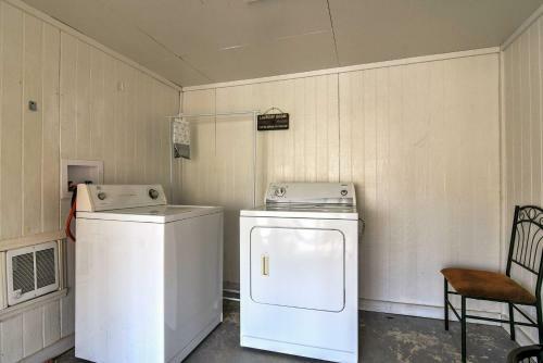 Cozy Beech Mountain Family Retreat With 2 Decks!