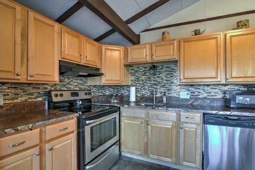 Cozy Beech Mountain Family Retreat With 2 Decks!