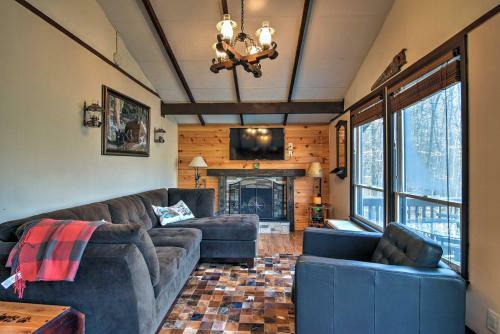 Cozy Beech Mountain Family Retreat With 2 Decks!