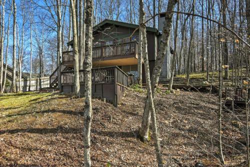 Cozy Beech Mountain Family Retreat With 2 Decks!