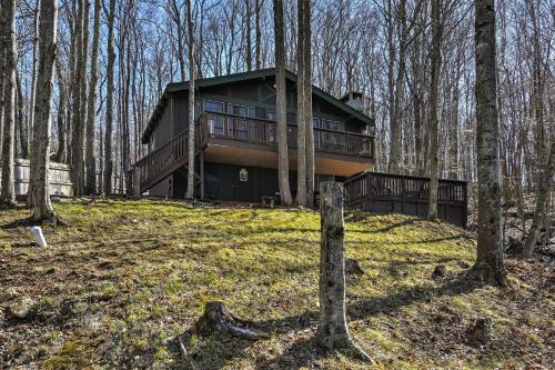 Cozy Beech Mountain Family Retreat With 2 Decks!