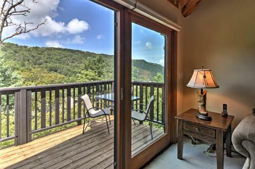 Apartamento Beech Mountain Condo With Balcony - Walk To Resort!