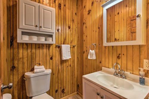 Beech Mountain Hideaway About 3 Miles To Ski Resort!