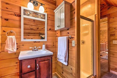 Beech Mountain Hideaway About 3 Miles To Ski Resort!