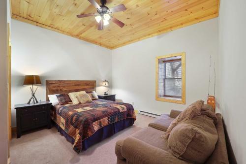 Getaway With Game Room And Views - 3 Mi To Beech Mtn!