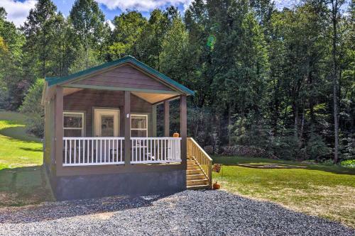 Brevard Cabin Tiny Living Near Big Adventure