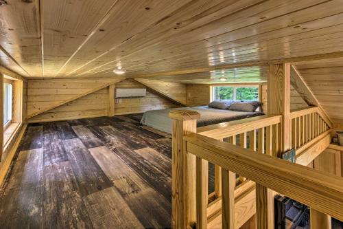 Brevard Cabin Tiny Living Near Big Adventure