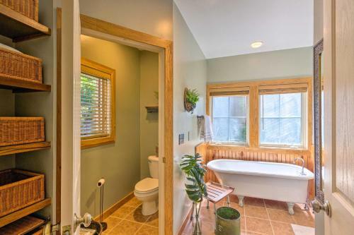 Apartamento Burnsville Mtn Condo With Private Deck And Views!