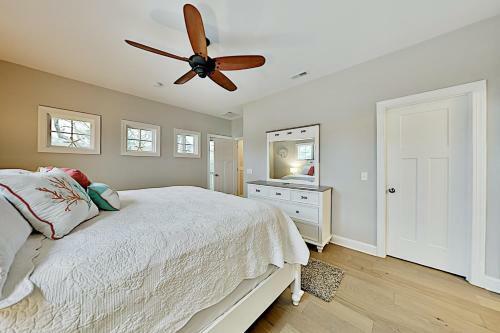 Slowin' Dune - Lavish Getaway Next To Golf & Beach Home