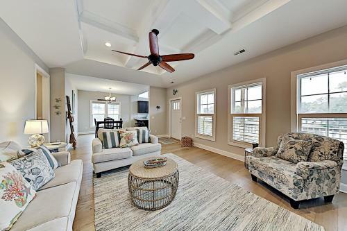Slowin' Dune - Lavish Getaway Next To Golf & Beach Home