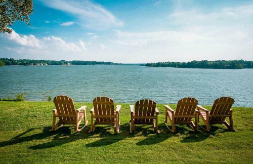 Lakefront Property Two Bedroom #30 At Long Cove Resort
