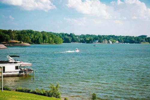 Waterview Studio With Private Porch #28 At Long Cove Resort