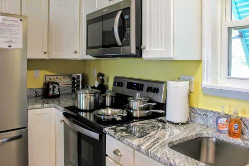 Colorful Emerald Isle Home, Walk To The Beach