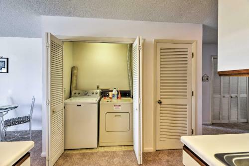 Apartamento Emerald Isle Condo With Pool And Ocean Views!