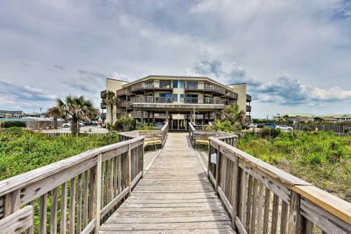 Apartamento Emerald Isle Condo With Pool And Ocean Views!