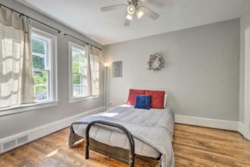 Charming Cottage With Yard Less Than 2 Mi To Downtown!