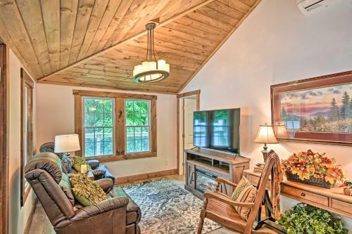 Renovated Highlands Cottage 3 Mi To Downtown!