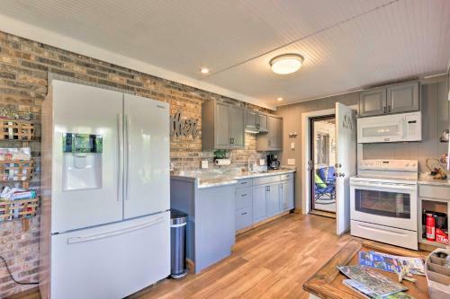 Apartamento Hendersonville Lake Apt With Dock, Deck And View!