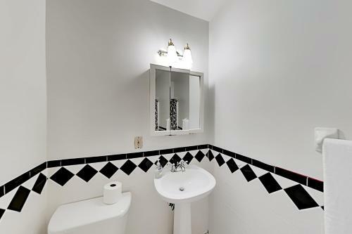 Apartamento Maxwell House #3 Petit Manseng - 3 Mins To Winery Duplex