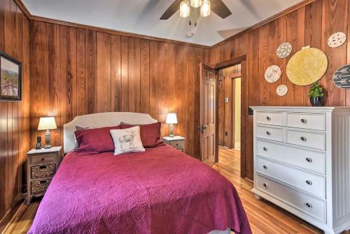 Hot Springs Home With Fire Pit And Deck, Walk To The At!