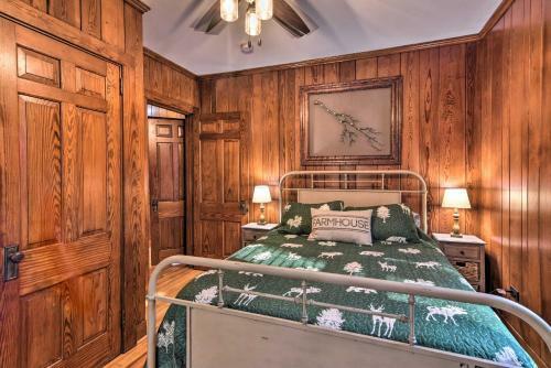Hot Springs Home With Fire Pit And Deck, Walk To The At!