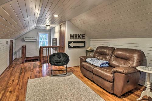 Hot Springs Home With Fire Pit And Deck, Walk To The At!