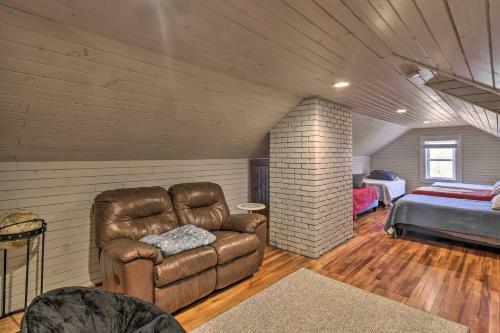 Hot Springs Home With Fire Pit And Deck, Walk To The At!