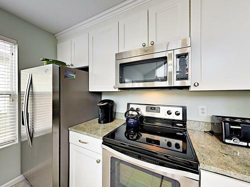 Apartamento New Listing! Pelican Perch - Walk To Beach Home