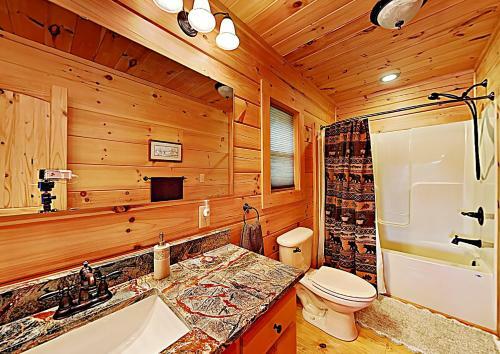 New Listing! Lakefront Log Home With Large Balcony Home