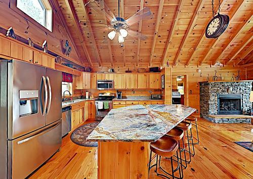 New Listing! Lakefront Log Home With Large Balcony Home