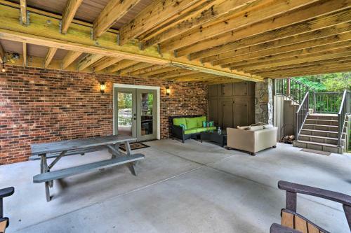 Lakefront Family Home With Dock And Ramp Access!