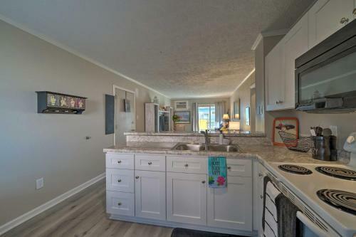 Apartamento Oceanfront Topsail Beach Retreat - Steps To Shore!