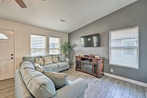 Sunny Townhome With Marsh Views And Walk To Beach