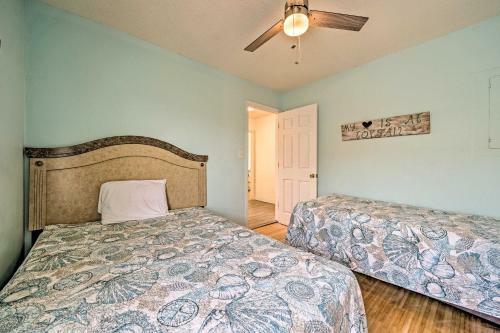 Sunny Townhome With Marsh Views And Walk To Beach
