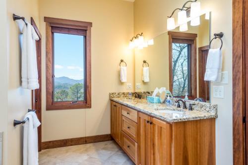 Exceptional Vacation Home In Pisgah Forest Home