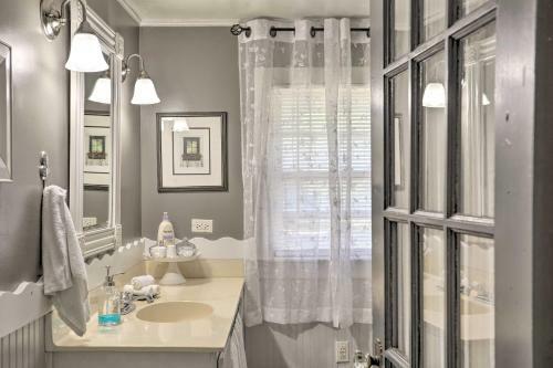 Coastal, Walkable Home In Historic Southport!
