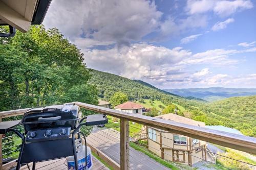 Cozy North Carolina Rondette With Mountain Views!