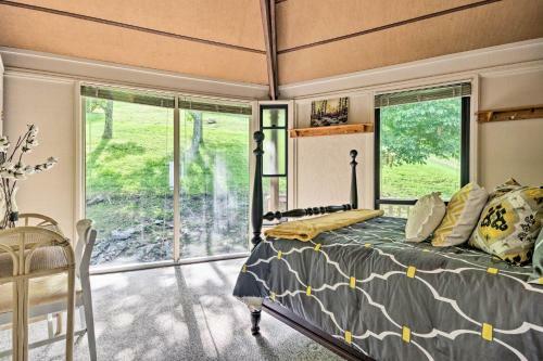 Cozy North Carolina Rondette With Mountain Views!