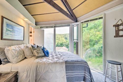 Cozy North Carolina Rondette With Mountain Views!